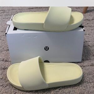 Lululemon Restfeel slides